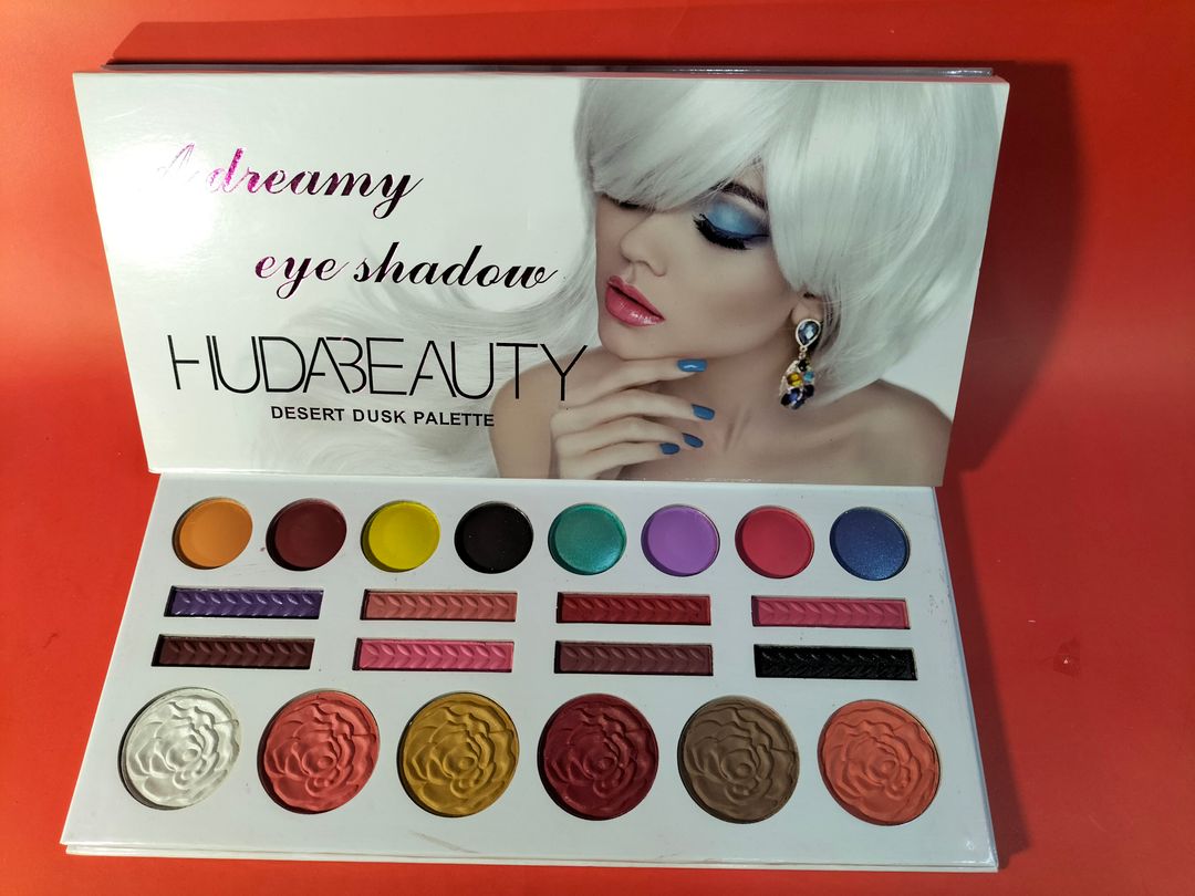 A Dreamy Eye Shadow by Huda Beauty