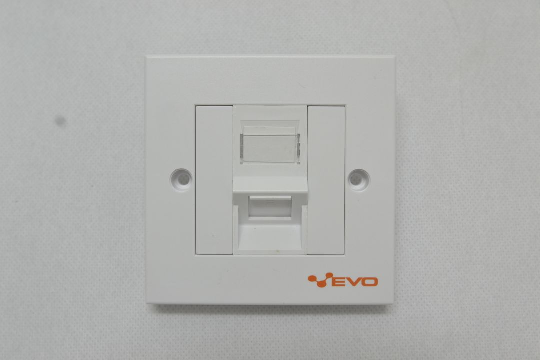 FP-4501 (EVO 1 Gang Angle Faceplate)