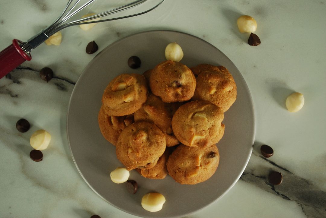 Chocolate Chip & Macadamia Cookies - 1 bottle