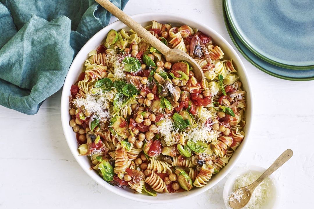 Tomato and chickpea pasta