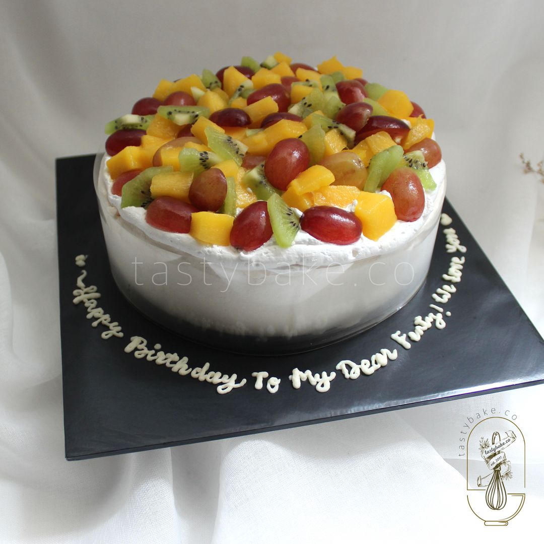 Pavlova Cake