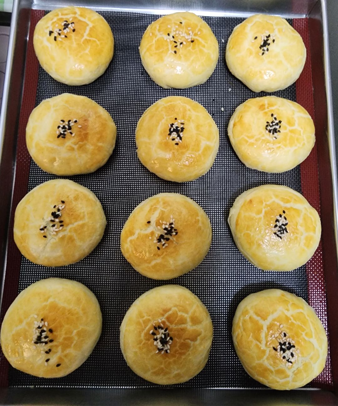 Traditional teochew preserved mustard mooncake!