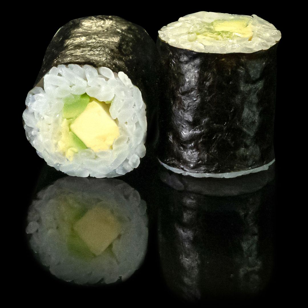 Avocado maki roll