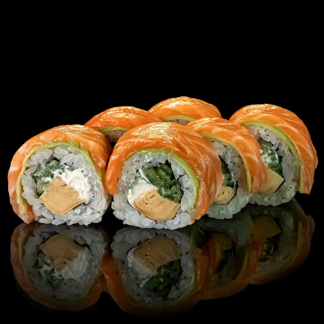 Salmon avo roll