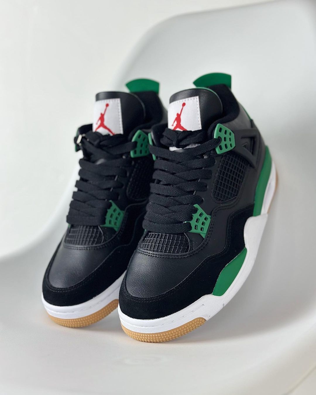 ✓Air Jordan 4 SB "Black Green " 