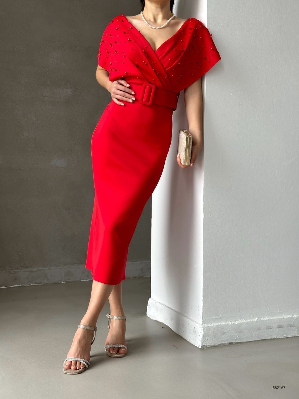 Robe rouge midi avec perles 