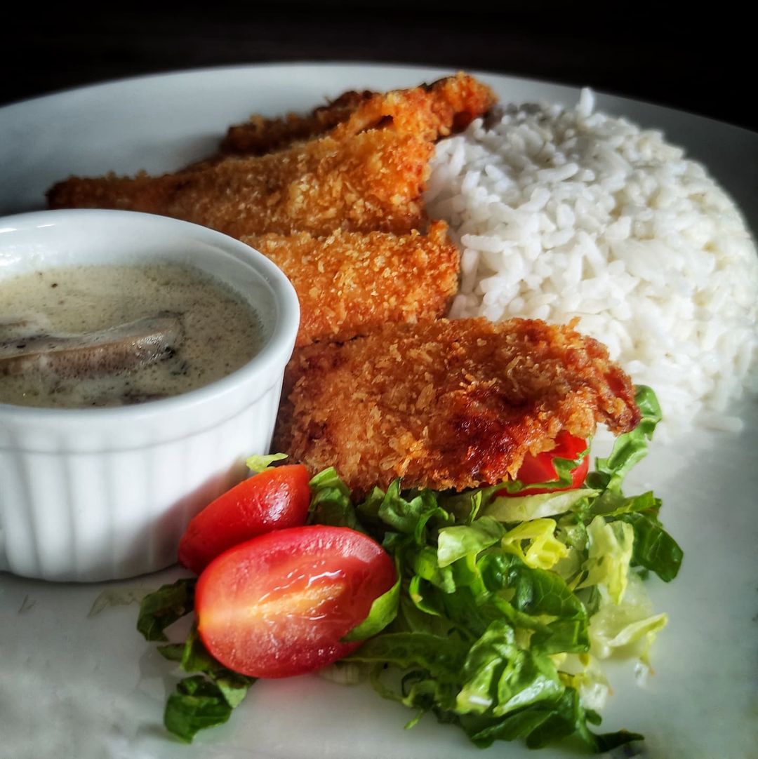 Creamy Parmesan Chicken 奶酪酱炸鸡排配饭