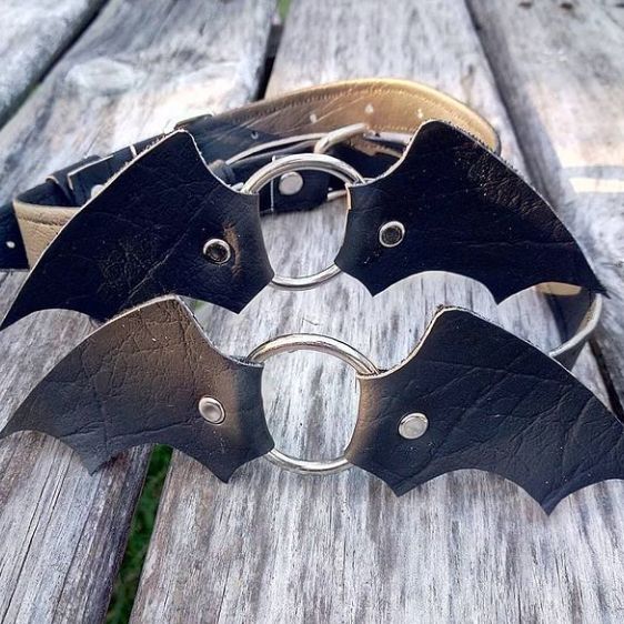 Bat wing collar