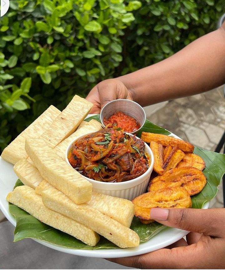 Fried Yam, Plantain and sauce 