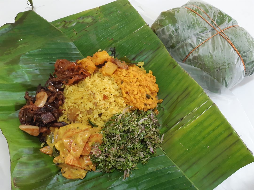 Premium Banana Leaf Set D (Yellow Rice 5 Veggies & Dhal)