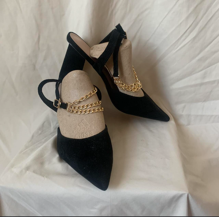 Women Black and White pump heals