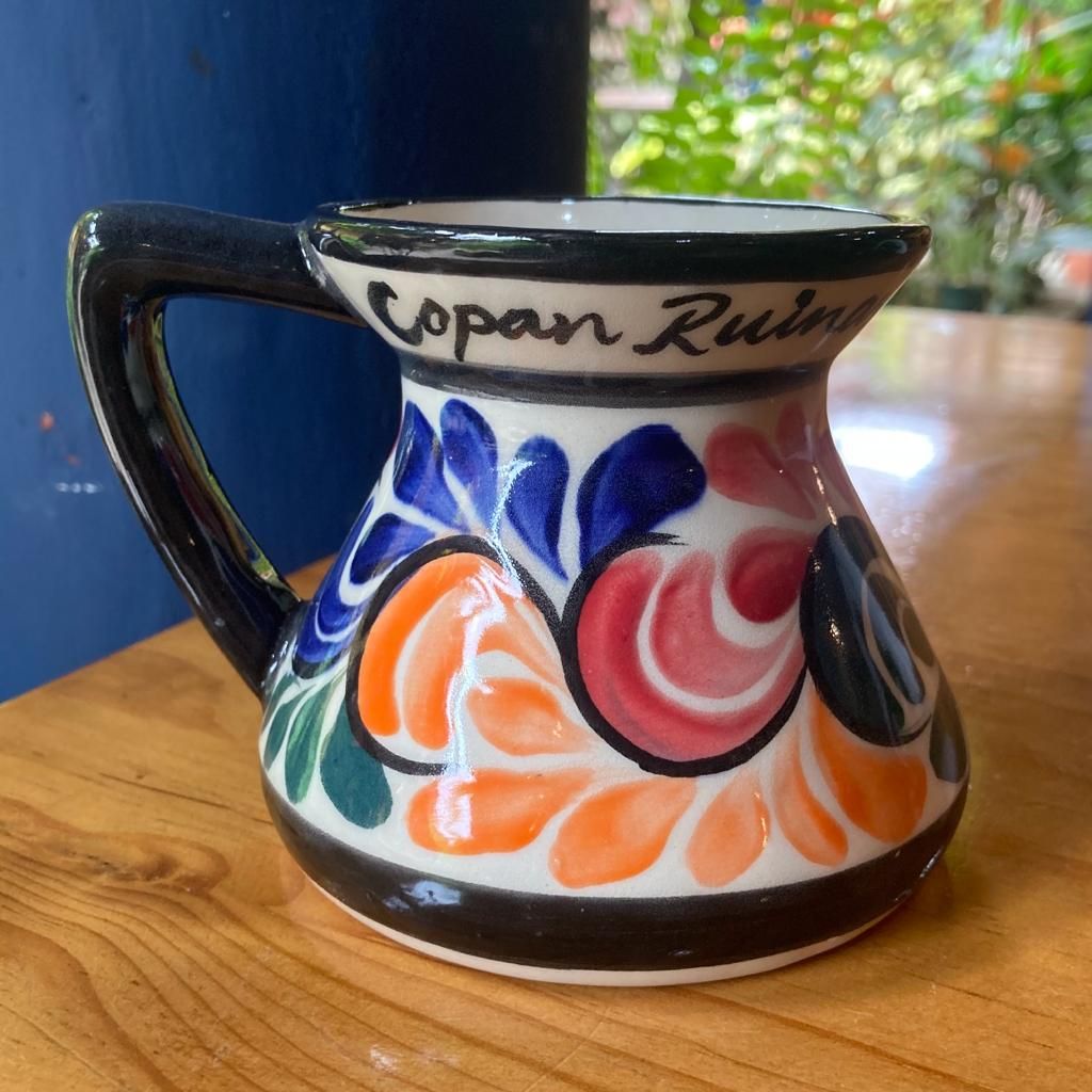 Taza de Talavera pintada a mano