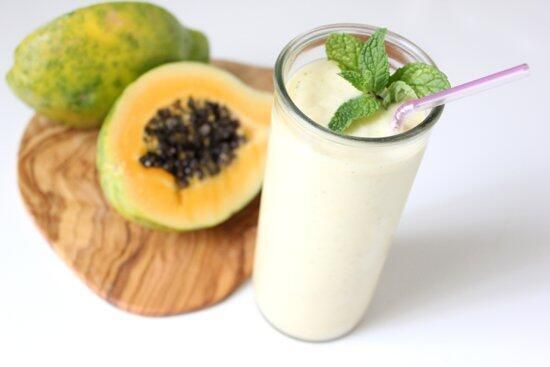 Smoothie fructe exotice cu suc de ananas