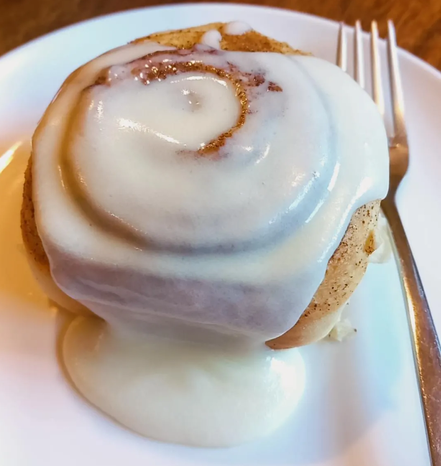 Cinnamon Rolls w/Icing - 1/2 Dozen