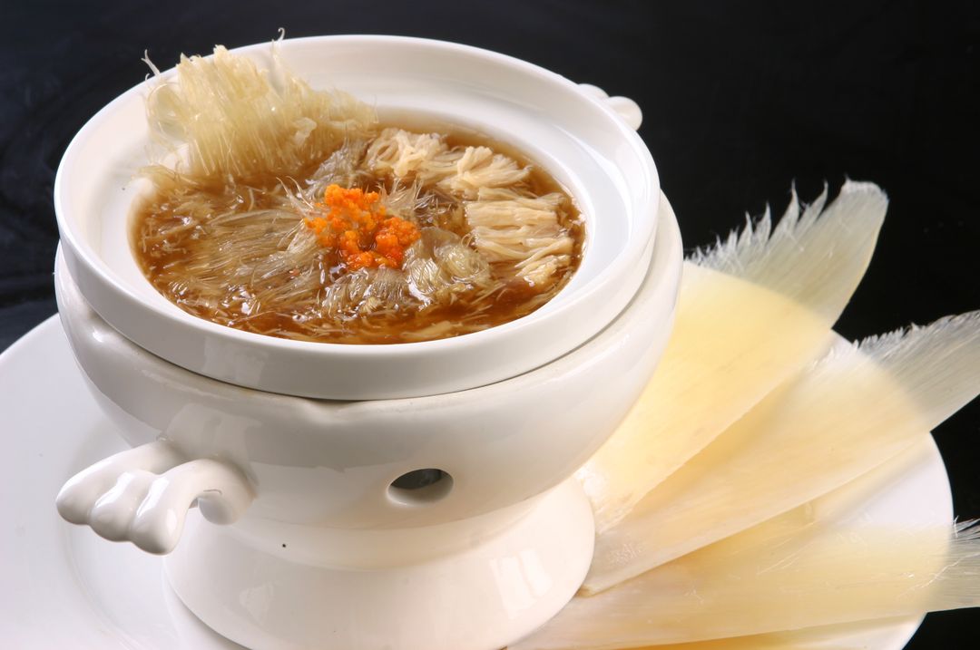 鲜蟹肉小鲍翅羹 Braised Shark's Fin & Fresh Crab Meat