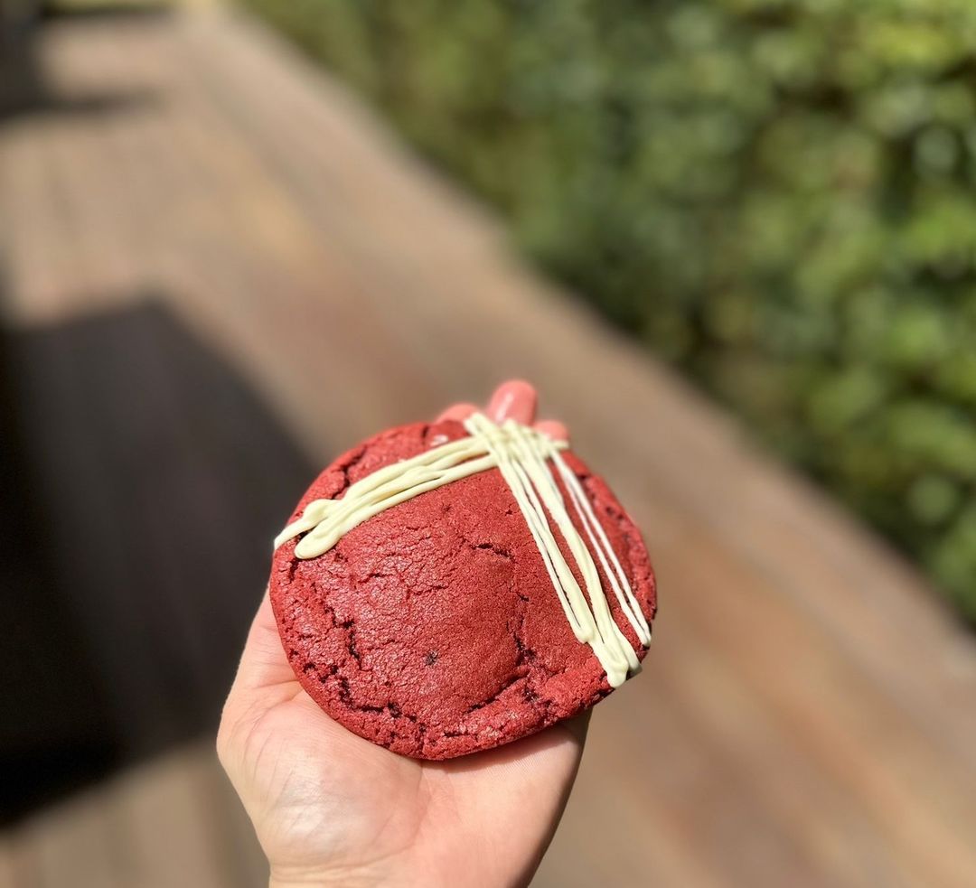 Red Velvet Cheesecake Cookie