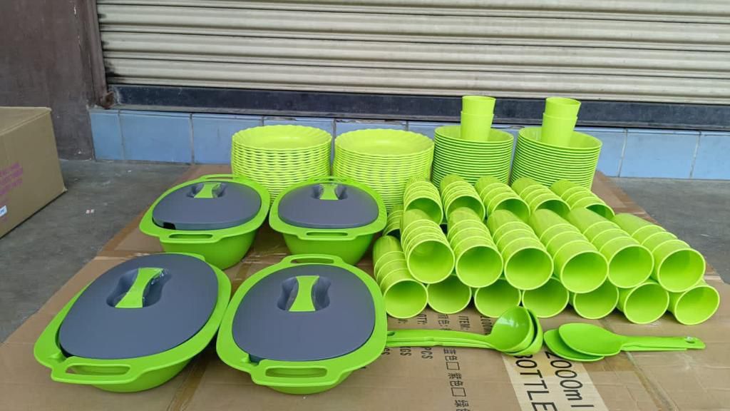 200 PCS DINNER SET WITH CASSERO 