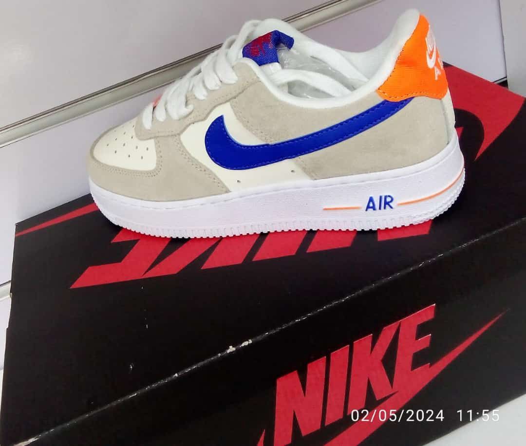 AF1 LOW  LV8