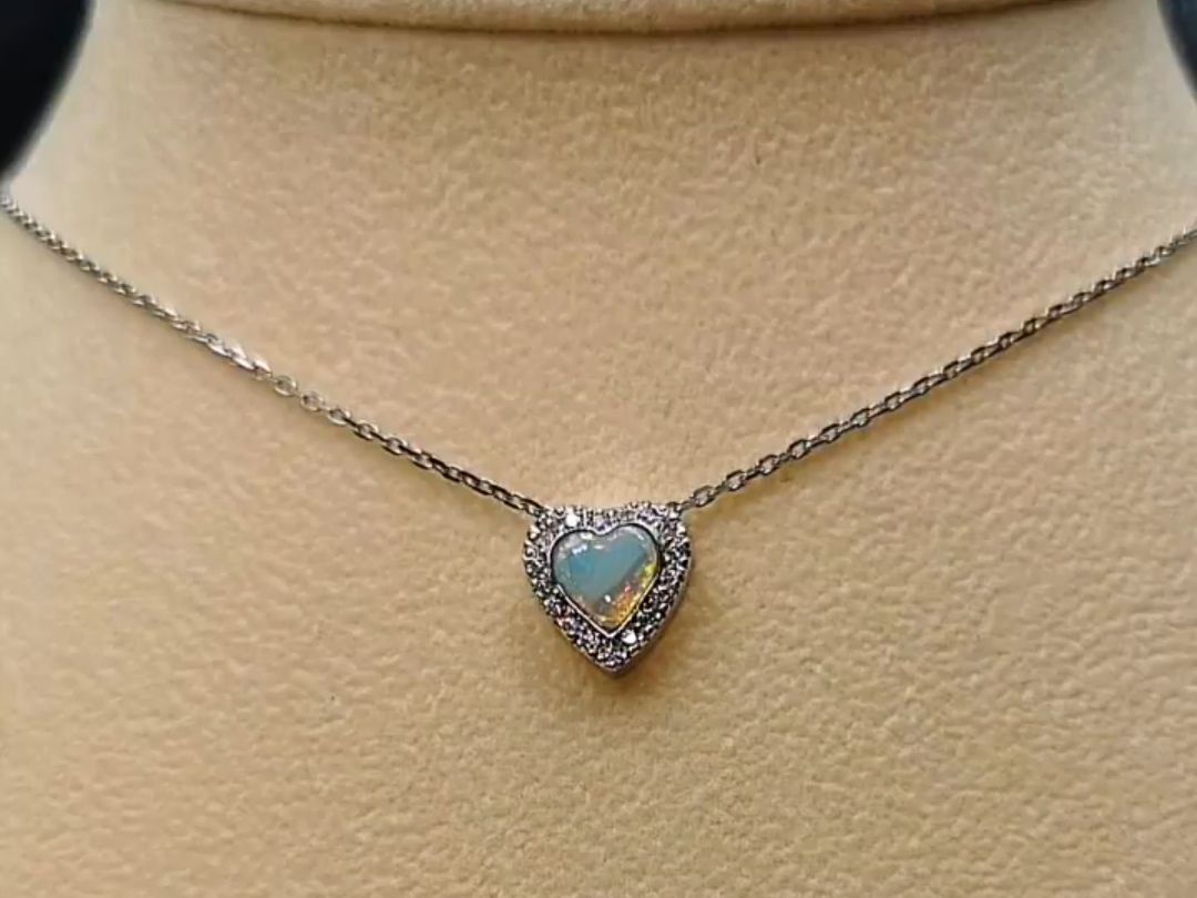  قلادة فضة بحجر أوبال أسترالي 