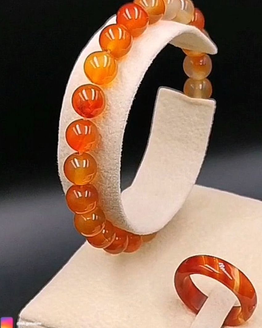 طقم من العقيق الكارنيليان 