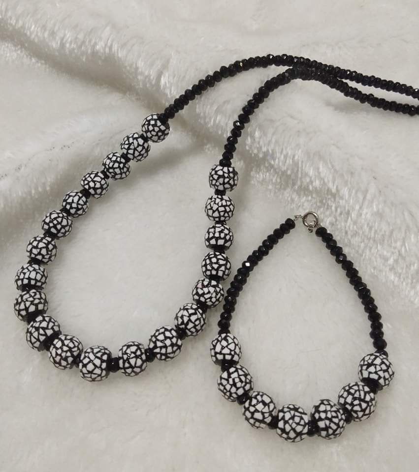 Yoe Yar Zay_B&W Lacquer Set