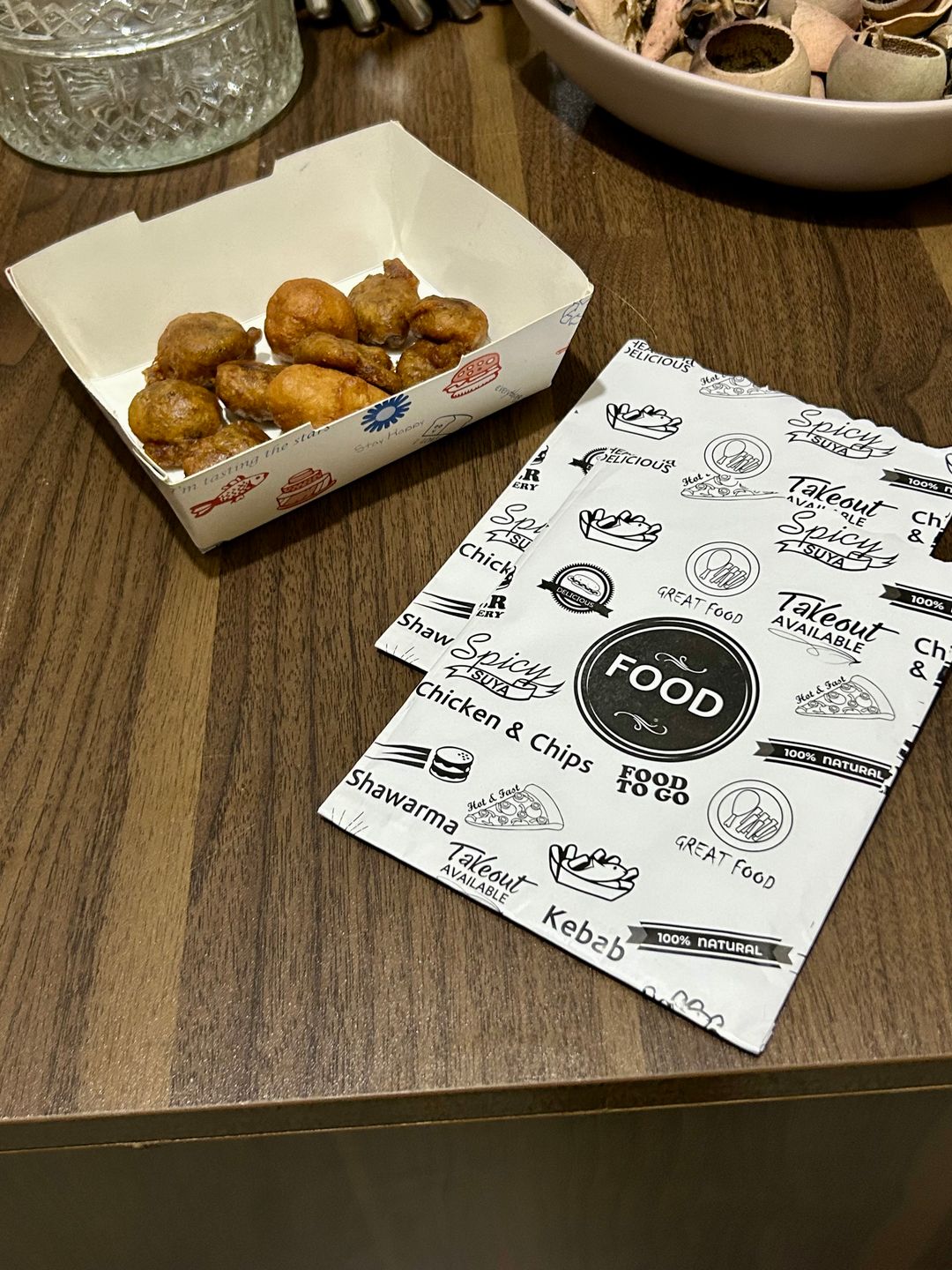 “FOOD” TREATS TAKEOUT BAGS - 7” x 5.5” - CARTON OF 1000 PIECES 