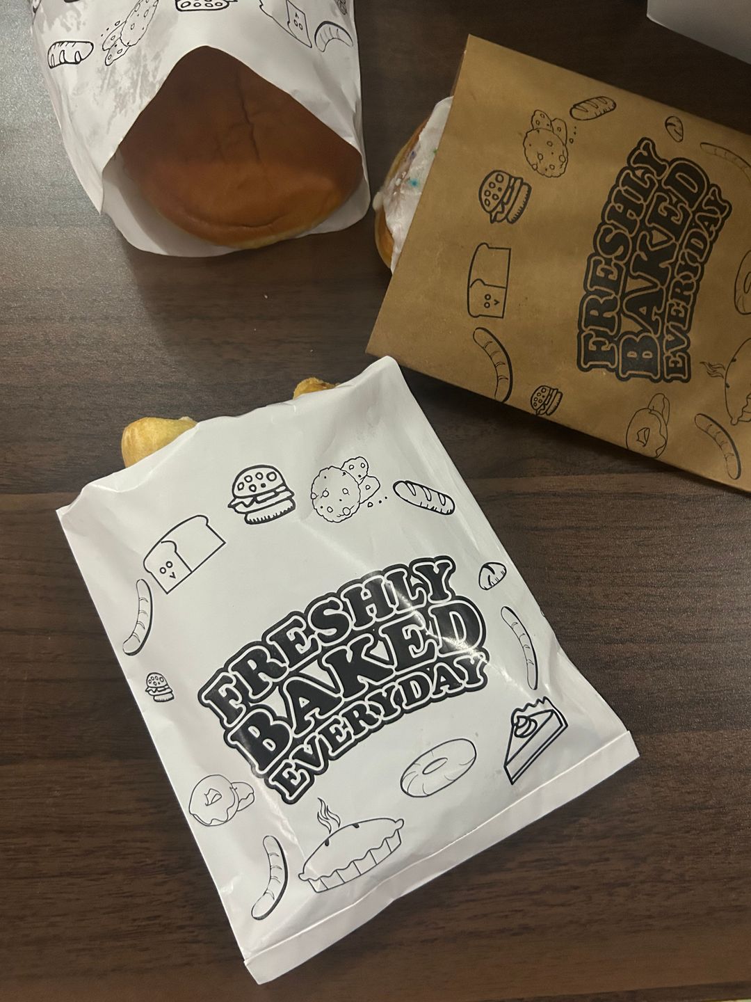 “FRESHLY BAKED EVERYDAY “ TREAT TAKEOUT BAGS - 5'' x 5''/ WHITE