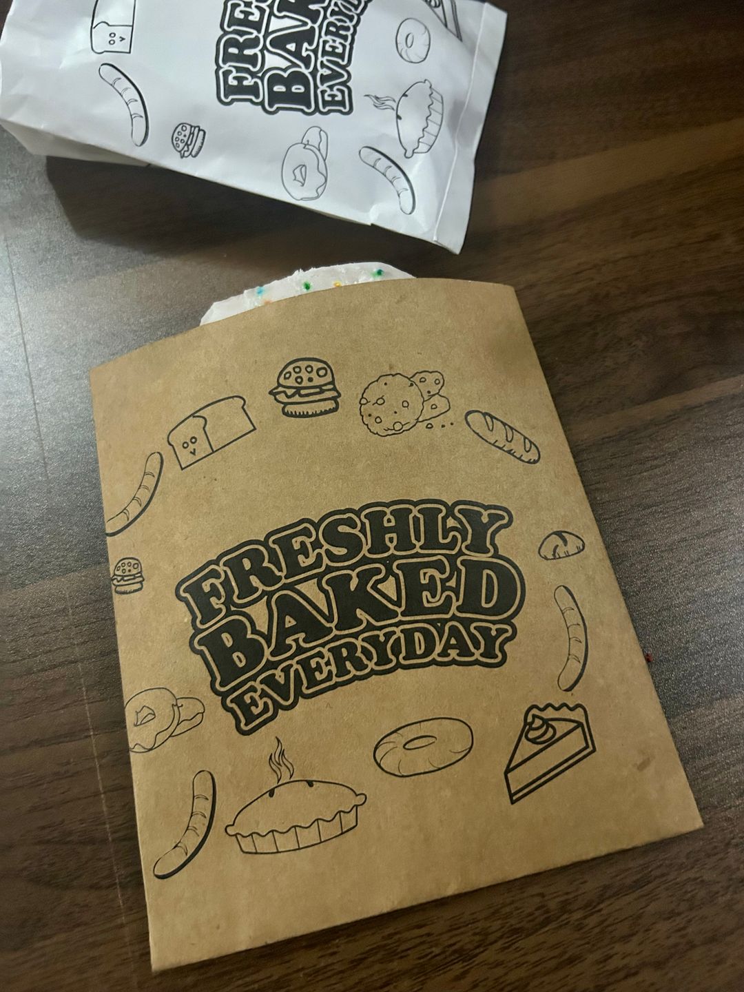 “FRESHLY BAKED EVERYDAY “ TREAT TAKEOUT BAGS - 7” x 5.5” - / BROWN 