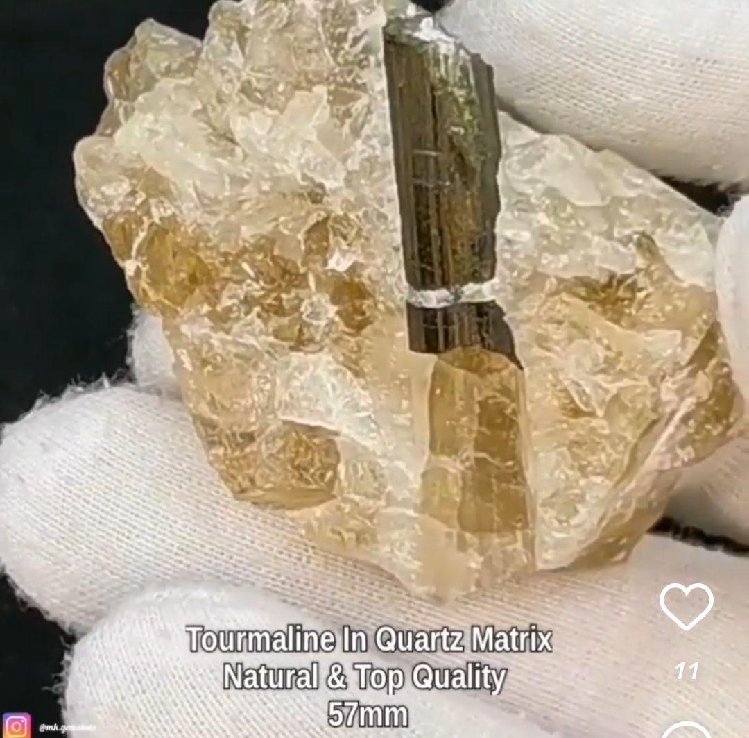 تورمالين الكوارتز ماتريكس خام
