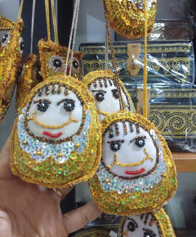 Yoe Yar Zay_ရွှေချည်ထိုး အလှဆင်ချိတ်