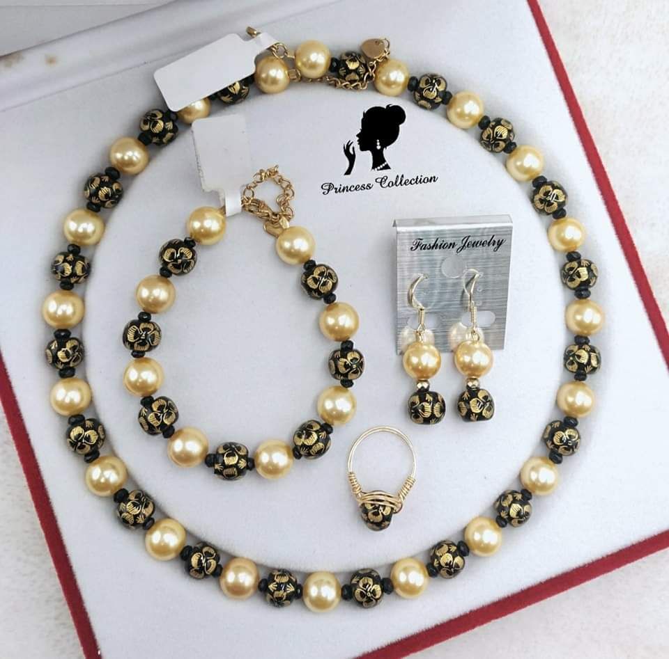 Yoe Yar Zay_Lacquer & Pearl Set