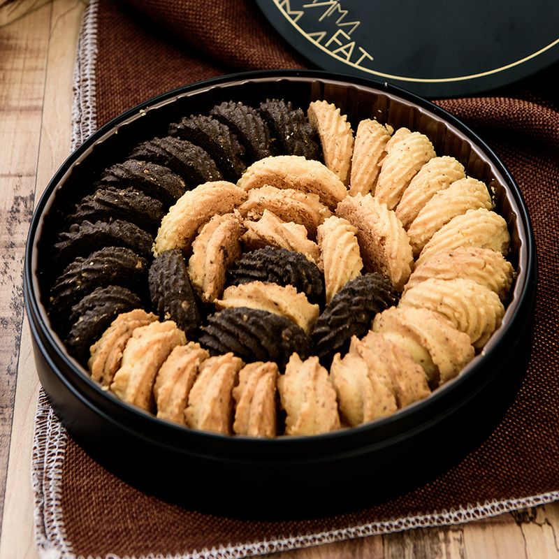 Black Round Tin Gift Box - Crunchy Mix - (Crunchy Original + Crunchy cheese + Crunchy Dark Cocoa flavour)