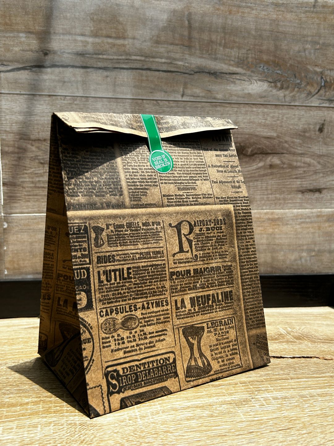 “NEWSPAPER PRINTS” TAKEOUT BAGS - 10” x 7” x 5.5” - PACK OF 100 BAGS