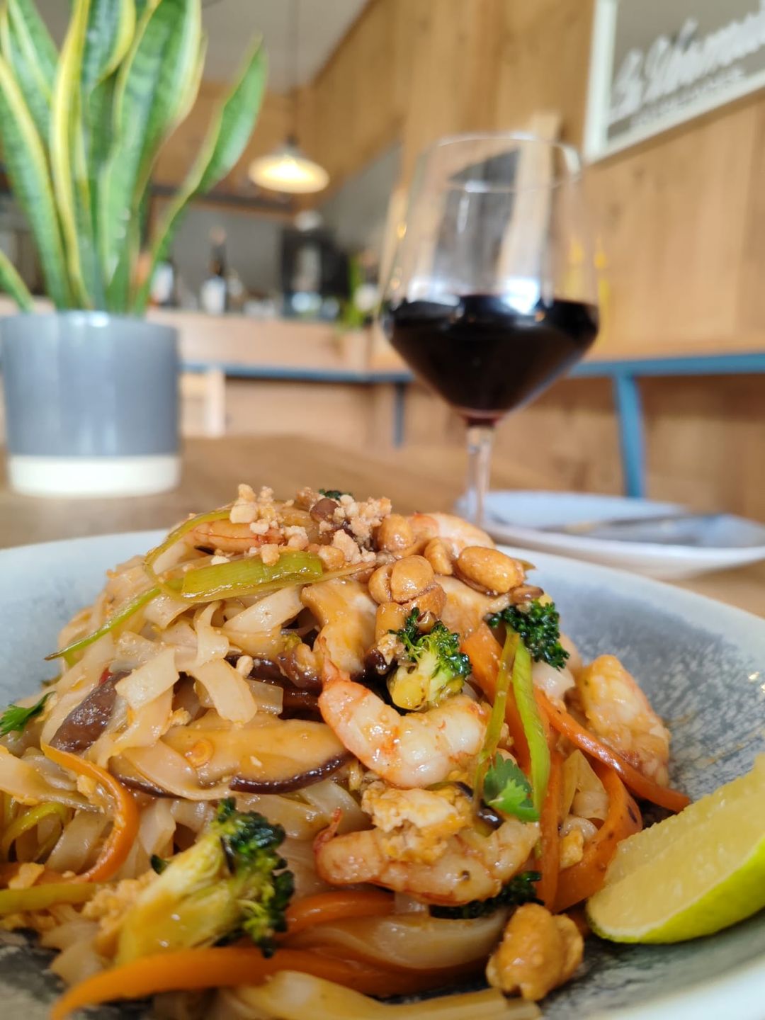 WOK PADTHAI DE GAMBES Y SHITAKE