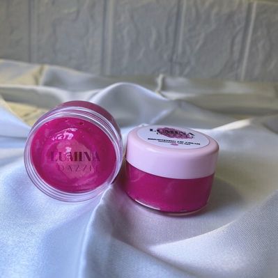 Brightening pink lip cream