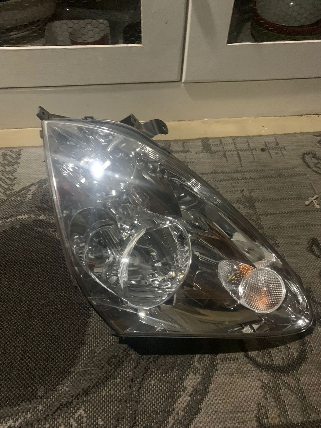 Toyota verso left headlight