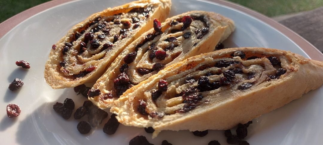 Gluten-Free Currant Rolls