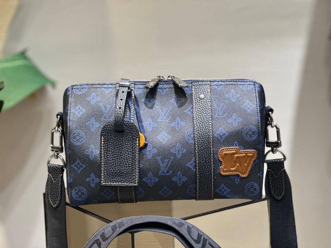  LOUIS VUITTON Monogram Record City Keepall