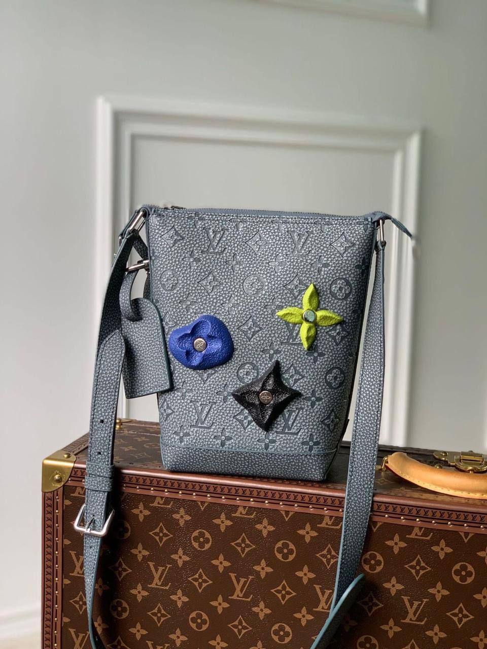  LOUIS VUITTON Hobo Cruiser PM Bag