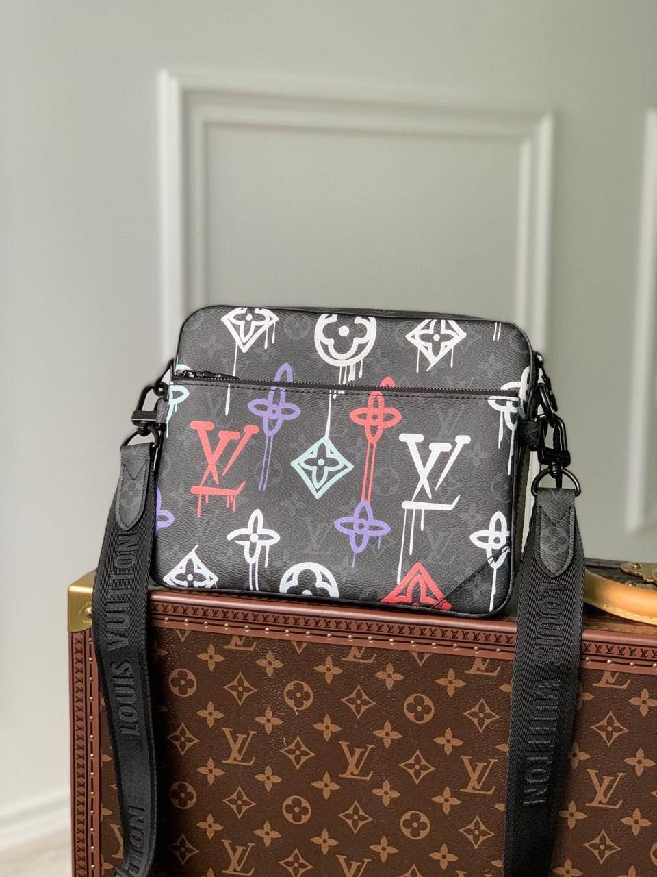  LOUIS VUITTON Trio messenger bag 