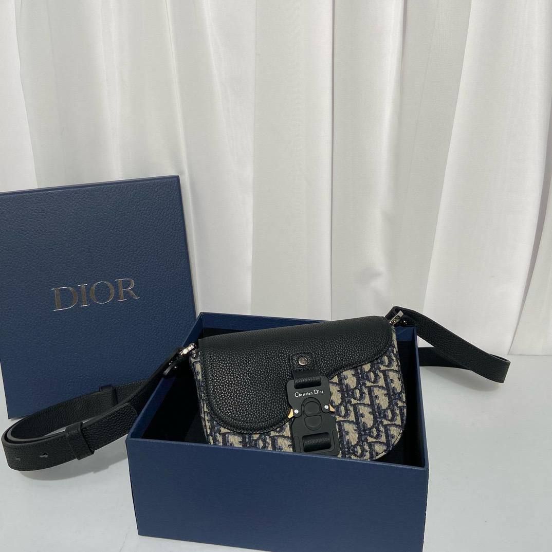 DIOR Saddle A5 Pouch