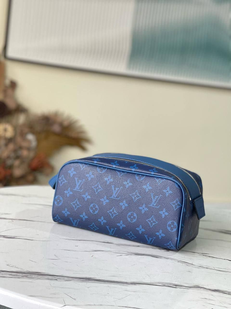  LOUIS VUITTON Dopp Kit