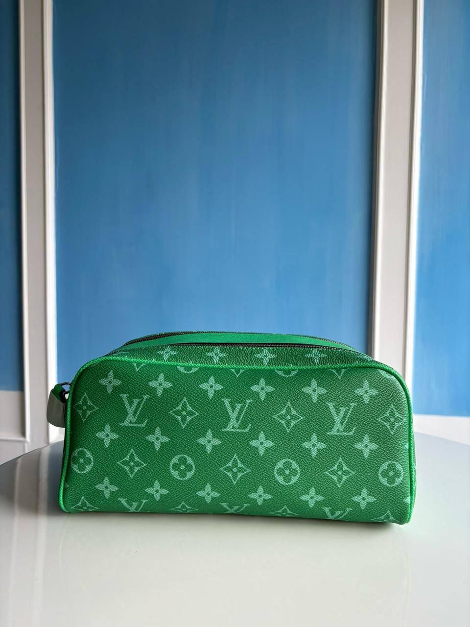  LOUIS VUITTON Dopp Kit