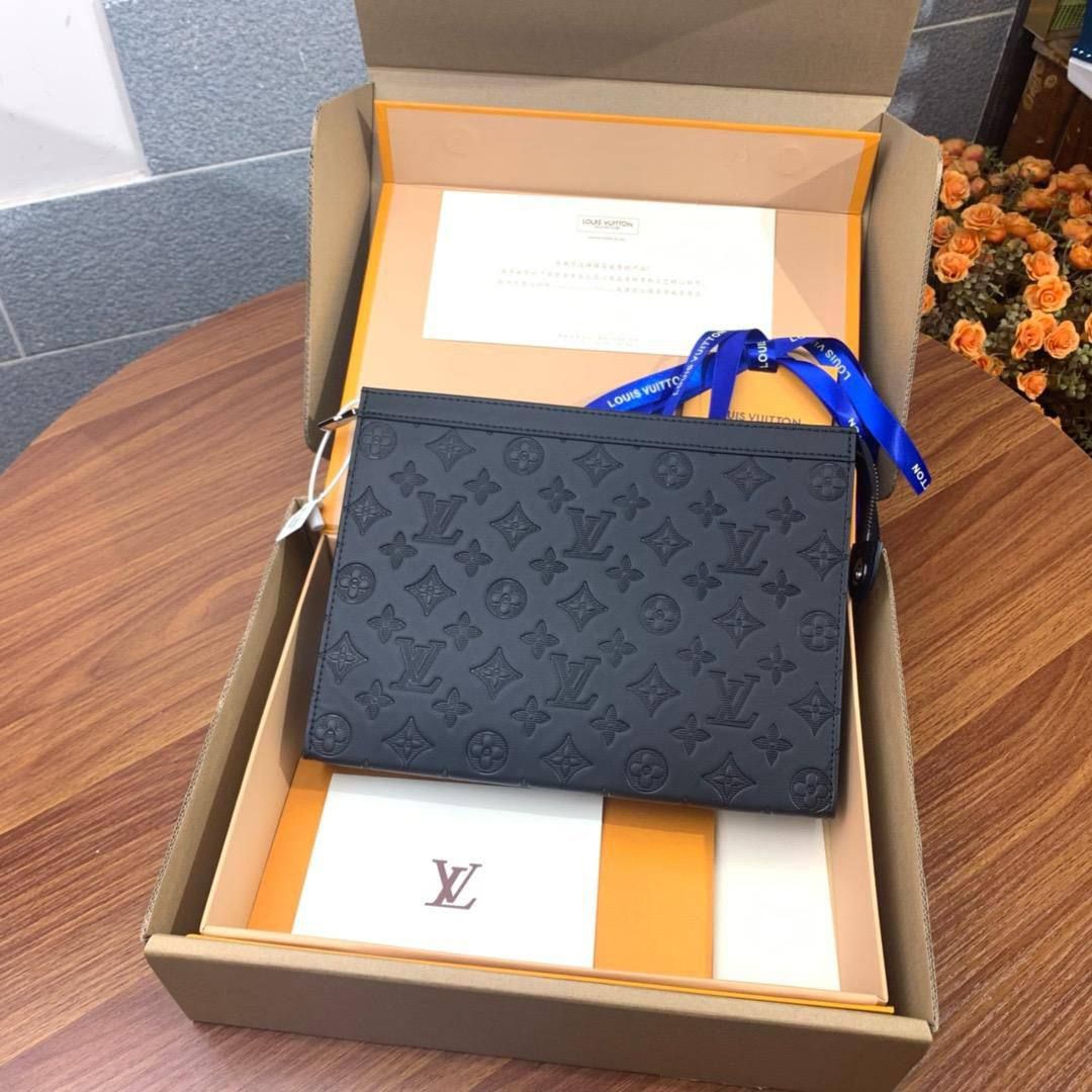  LOUIS VUITTON Pochette Voyage