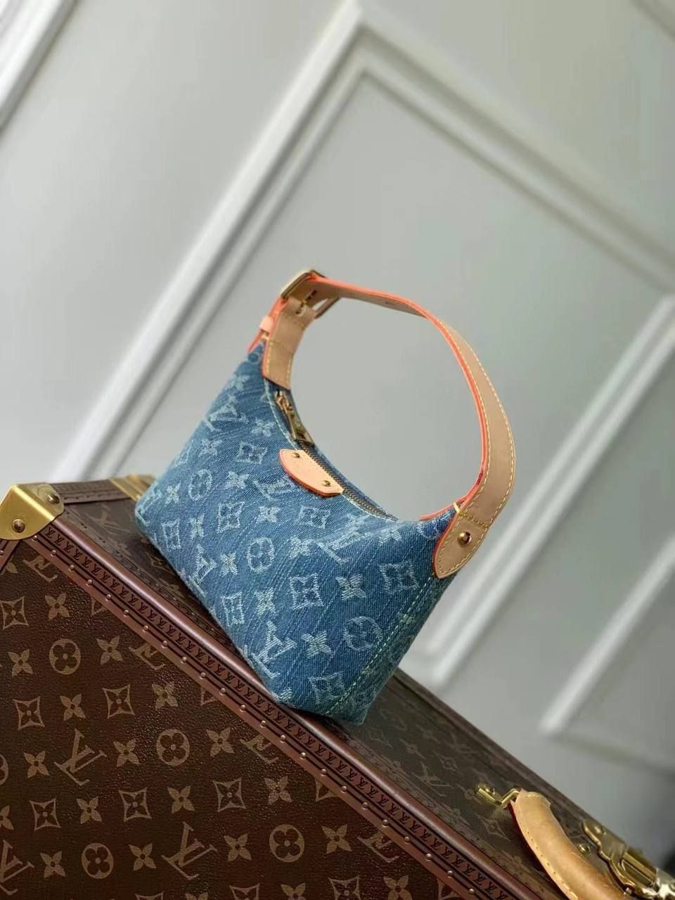  LOUIS VUITTON Hills Pochette bag