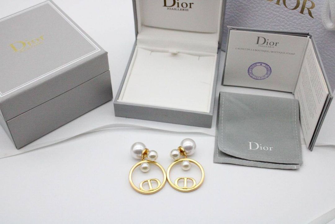 DIOR