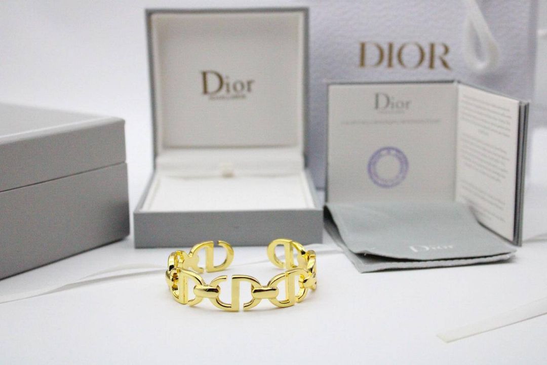 DIOR