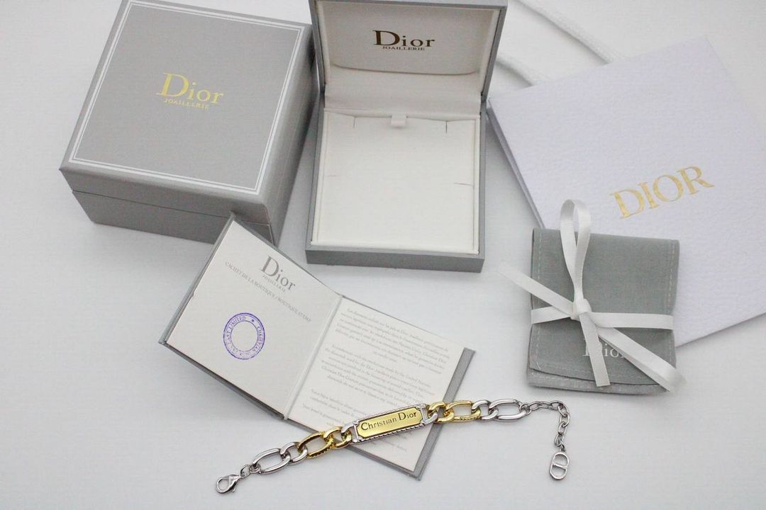 DIOR