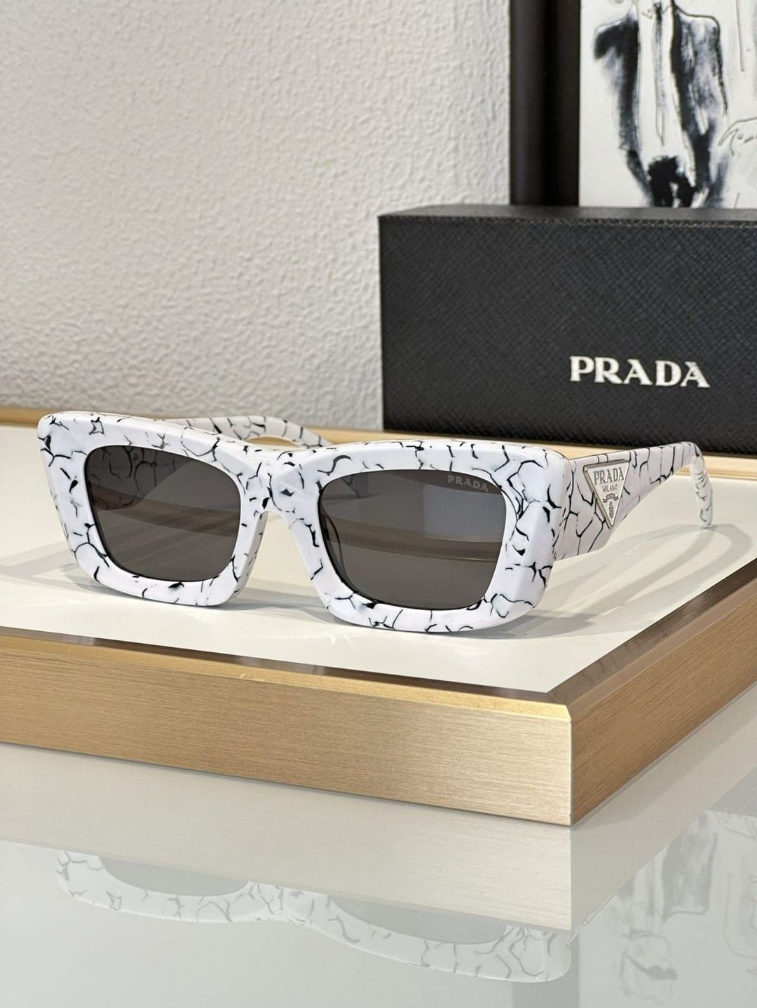 PRADA  