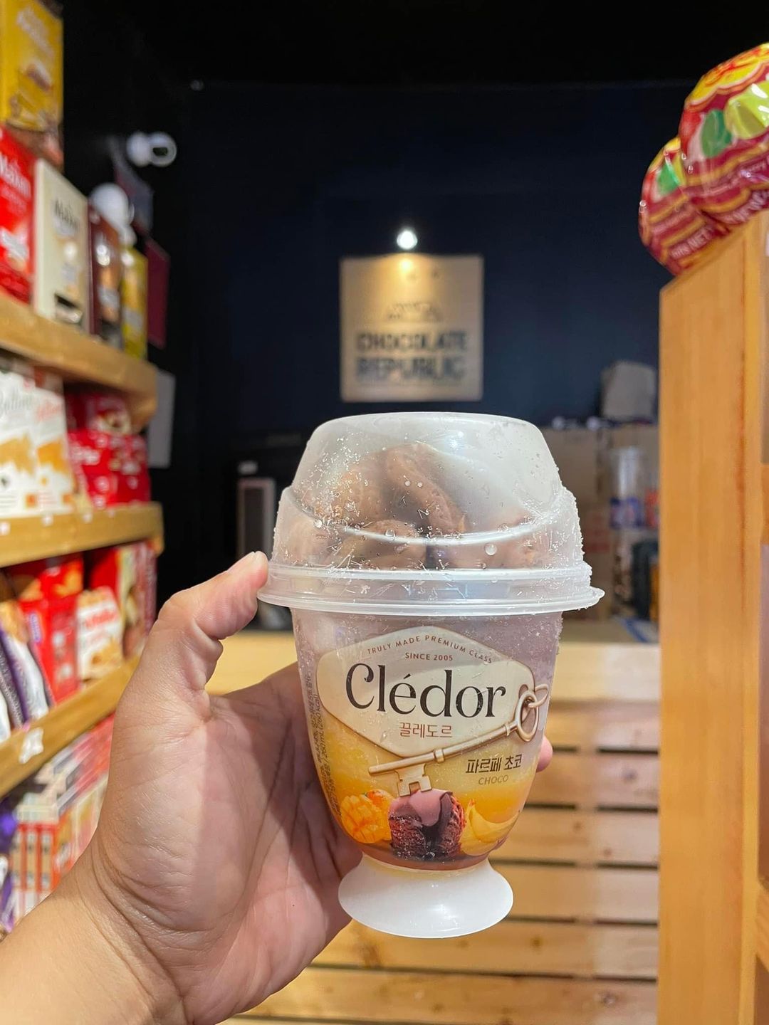 Cledor Chocolate with Mango & Banana